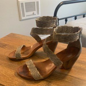 Sundance Bonaire Sandals, Size 38